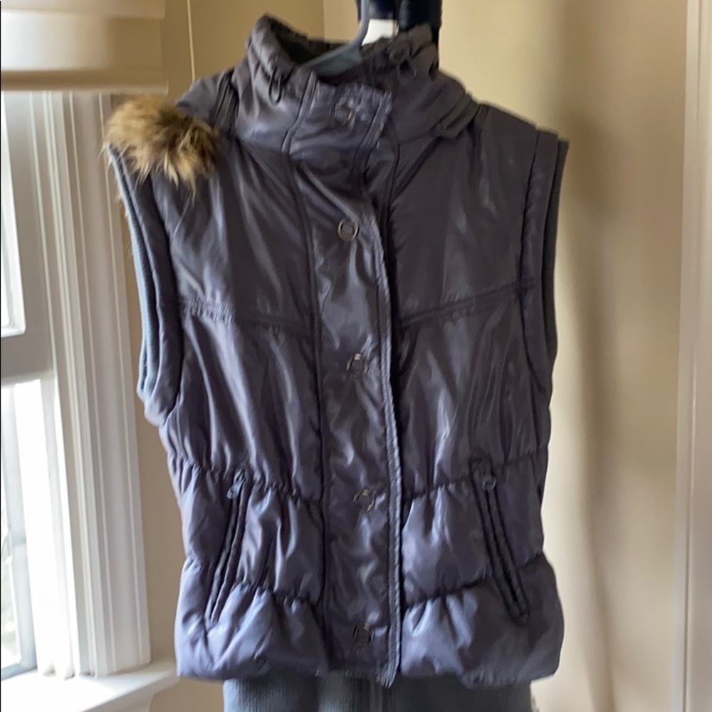 Priced to sell! It’s a bargain! BDG Medium,hooded quilted vest